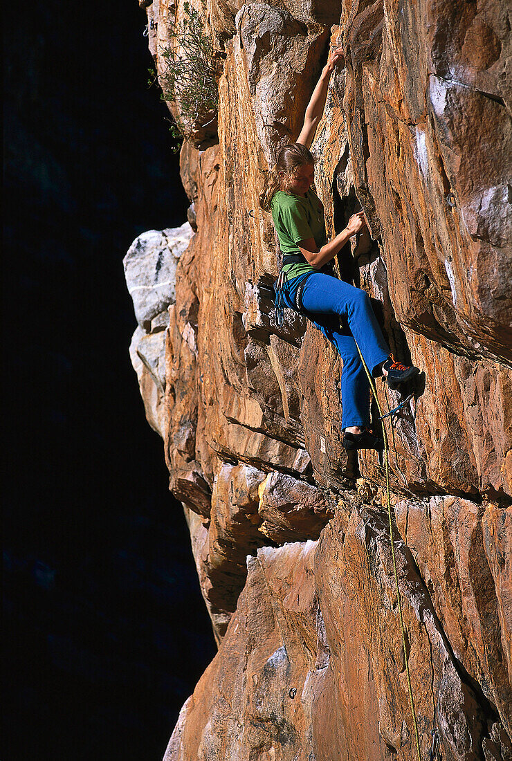 Frau beim Klettern, Kletterer, Montagu, Südafrika