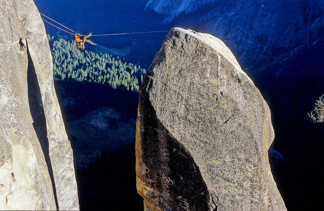 Tyrolean Traverse, Big Wall Klettern, Lost Arrow Spire, Yosemite Valley, California, USA