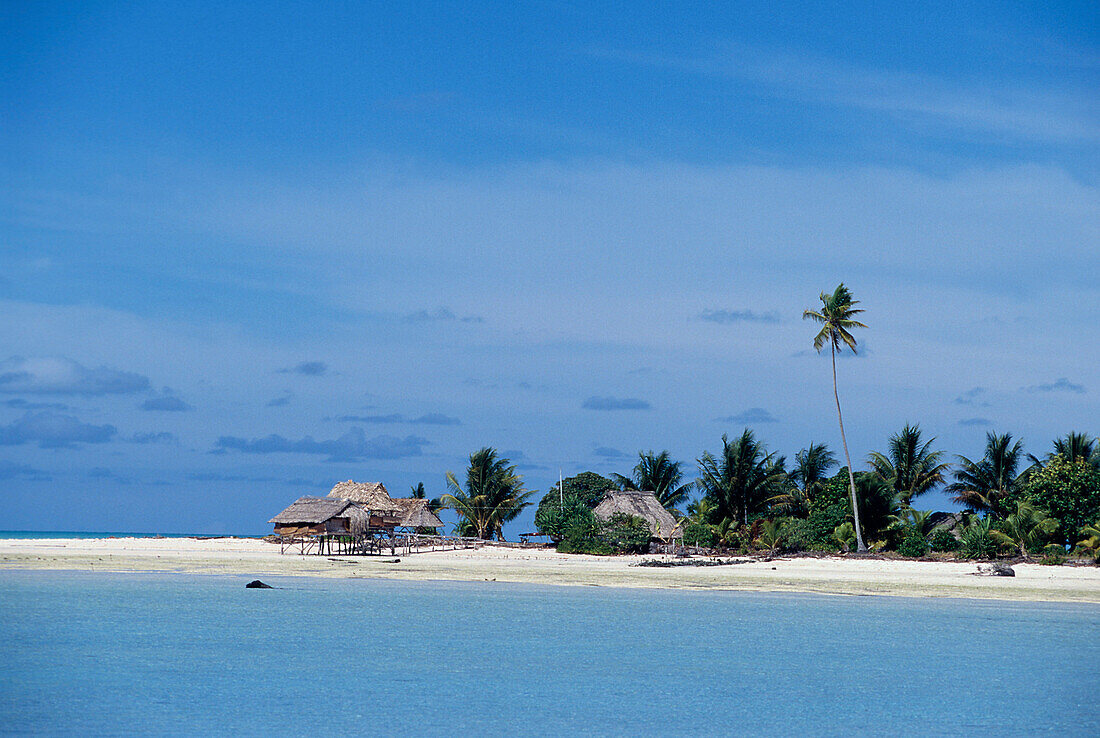 Haeuser auf Insel, Tarawa Kiribati