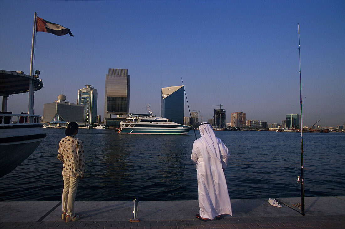 Angler und Skyline, Dubai Creek Dubai, Vereinigte Arabische Emirate