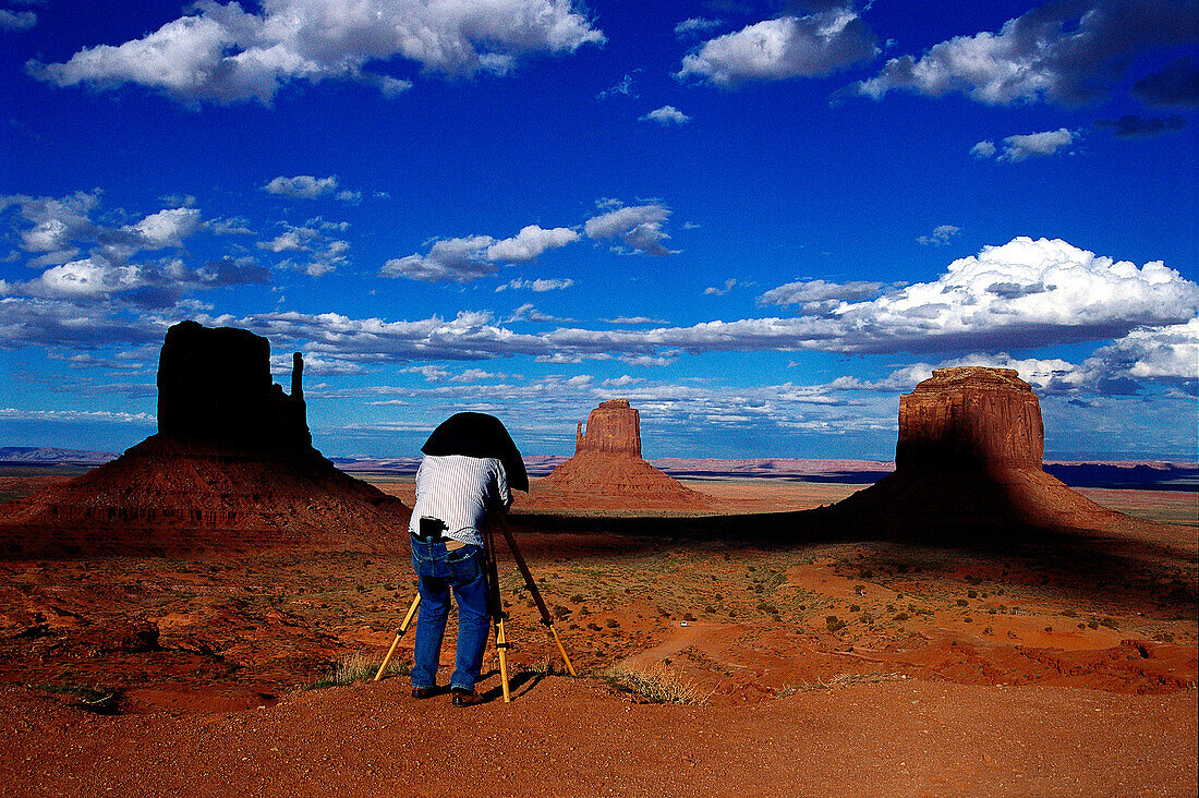 Fotograf im Monument, Valley Tribal Park Arizona, USA