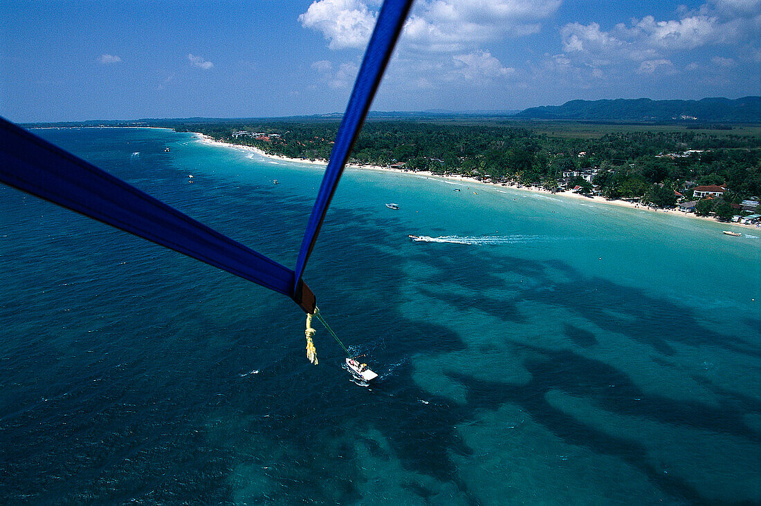 Parasailing, Negril Beach, Negril Jamaika