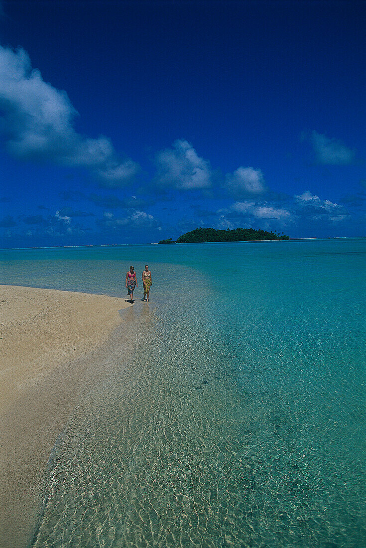 Beach Walk, Aitutaki Lagoon Cook Islands