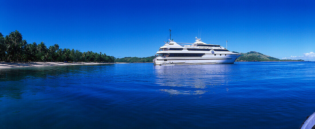 Blue Lagoon Cruises Kreuzfahrtschiff MV Mystique Princess, Yasawa Inselgruppe, Fidschi-Inseln, Südpazifik