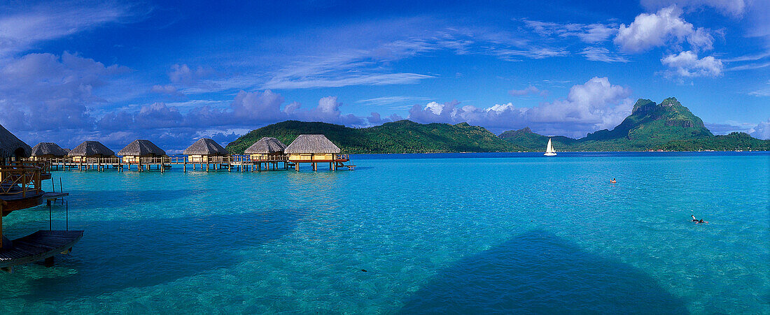 Überwasserbungalows im Bora Bora Pearl Beach Resort, Bora Bora, Französisch Polynesien, Südsee