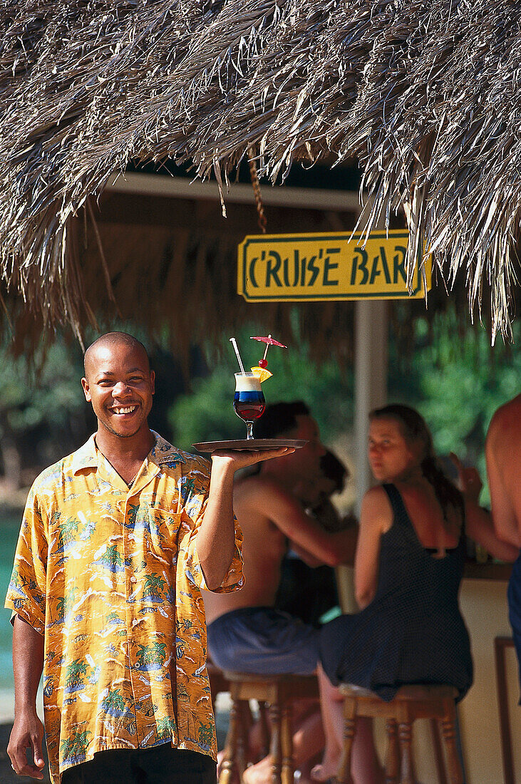 Barkeeper, Dragon Bay Resort Port Antonio, Jamaika