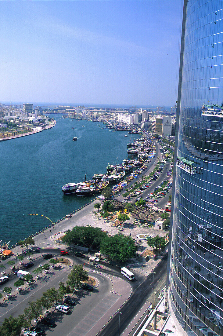 Glasfassade im Stadtteil Bur Deira, Dubai Creek, Dubai Vereinigte Arabische Emirate, Asien