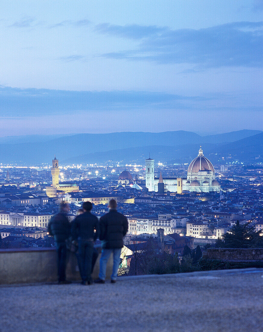 People looking at view, Duomo Santa Maria del Fiore, Palazzo Vecchio, Florence, Tuscany, Italy