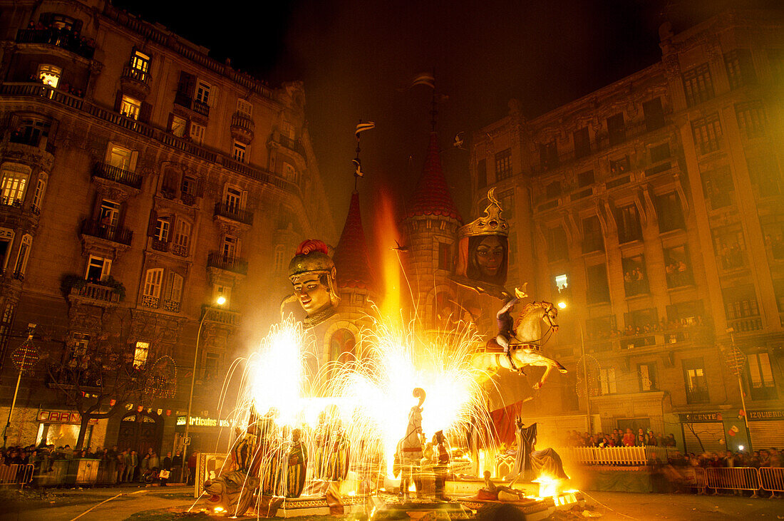 Fallas de San Jose, in der Silvesternacht, Valencia, Spanien