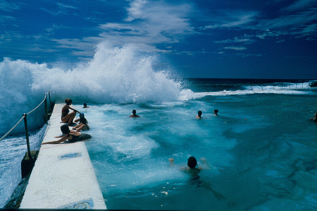 Schwimmer, Bondi Bath, Meerwasserpool, Bondi Beach New South Wales, Australien