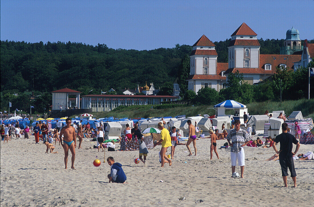 Strand mit Kurhaus, Ostseebad Binz, Rügen Mecklbg.-Vorp., Deutschland