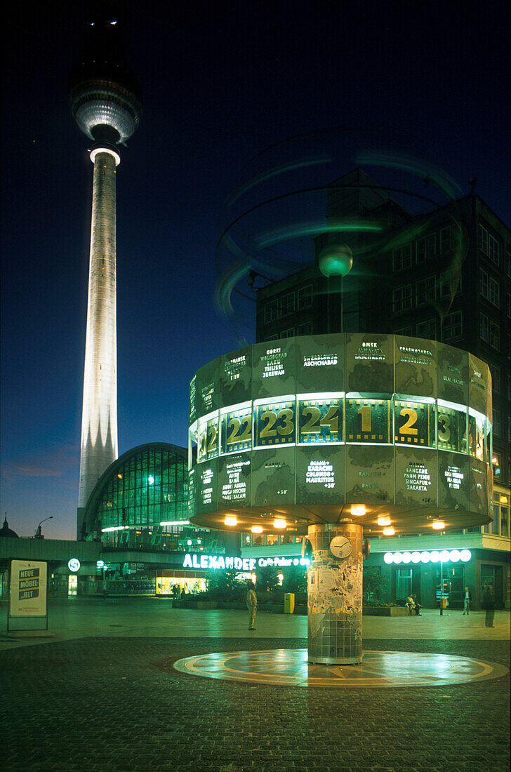 Alexanderplatz, Weltzeituhr, Fernsehturm Berlin, Deutschland