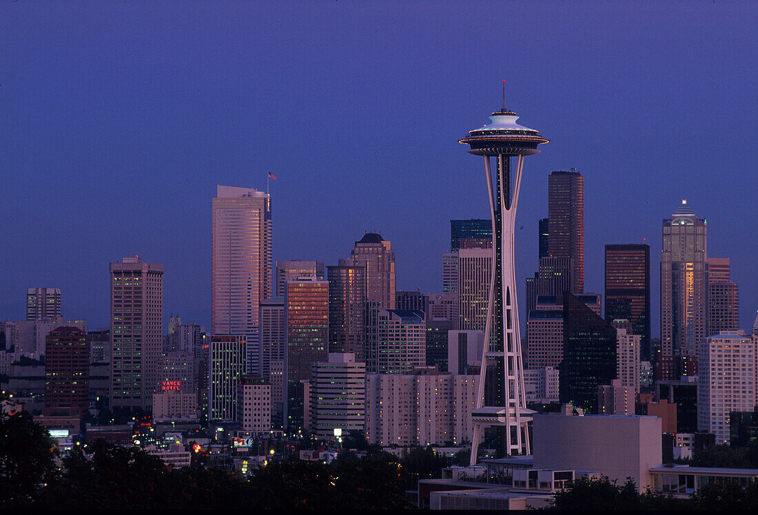 Space Needle, Downtown, von Queen Anne Hill, Seattle Washington, USA