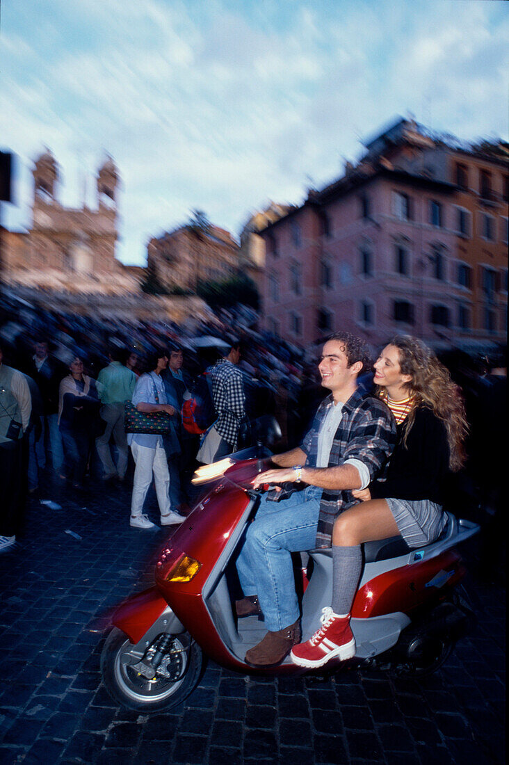 Vespafahrer, Piazza d´Espagna, Rom Latium, Italien