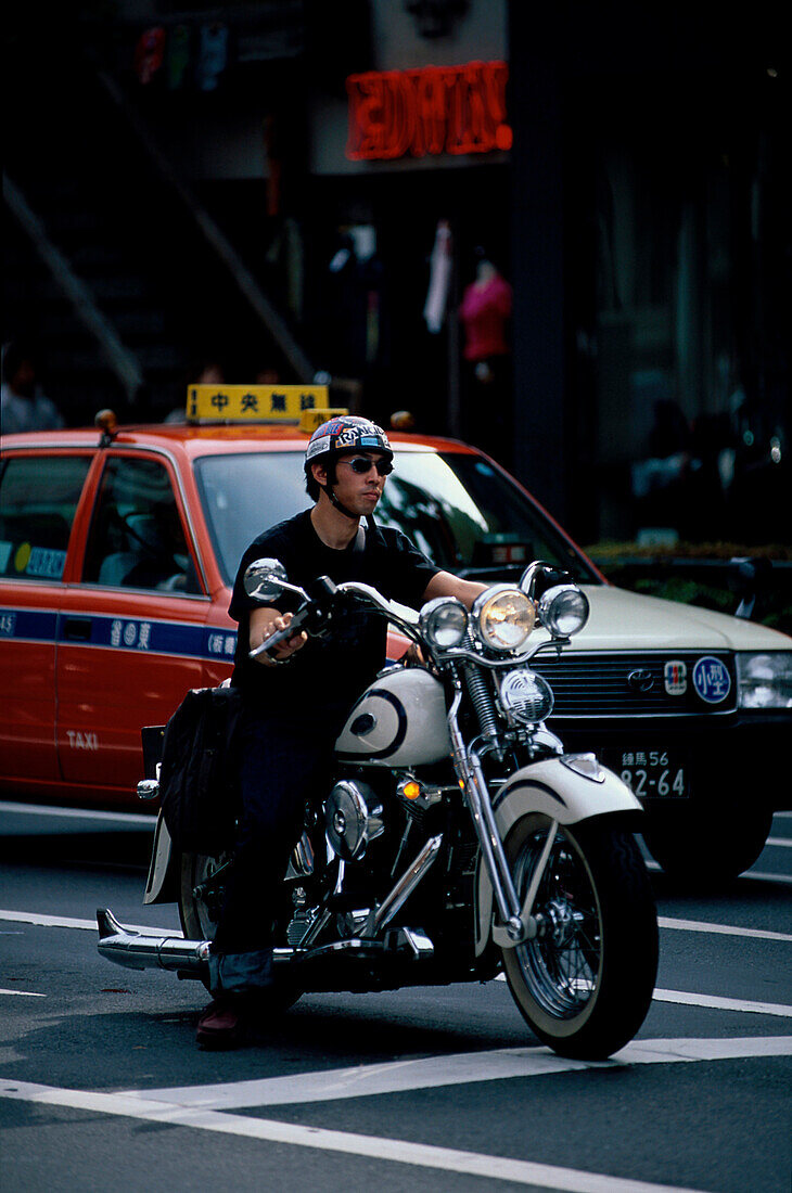 Harley-Nachbau, Einkaufsstraße, Omotesando, Shopping am Wochenende Shibuya, Tokyo, Japan