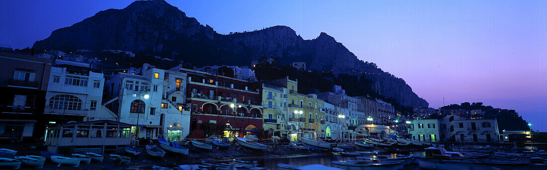 Hafen, Marina Grande, vor Monte Solare Capri, Kampanien, Italien