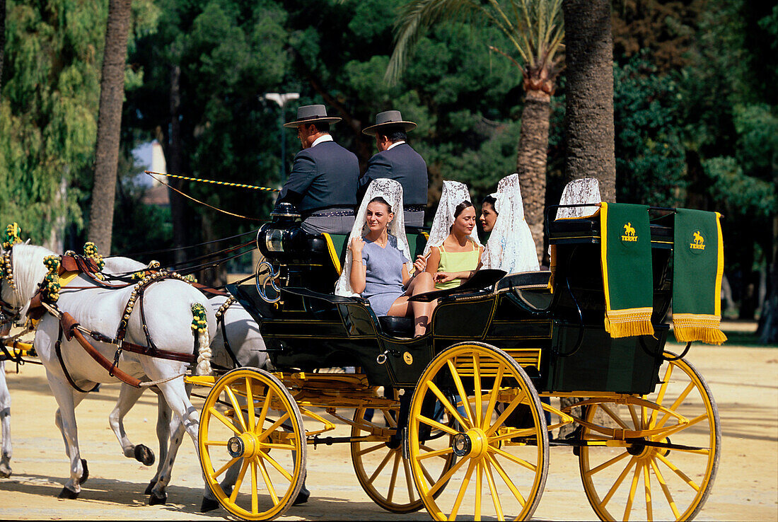 Geschmückte Kutsche, Trad. Kostüme, Parada Hipica, Patronatsfest San Dionisio Jerez de la Frontera, Andalusien, Spanien