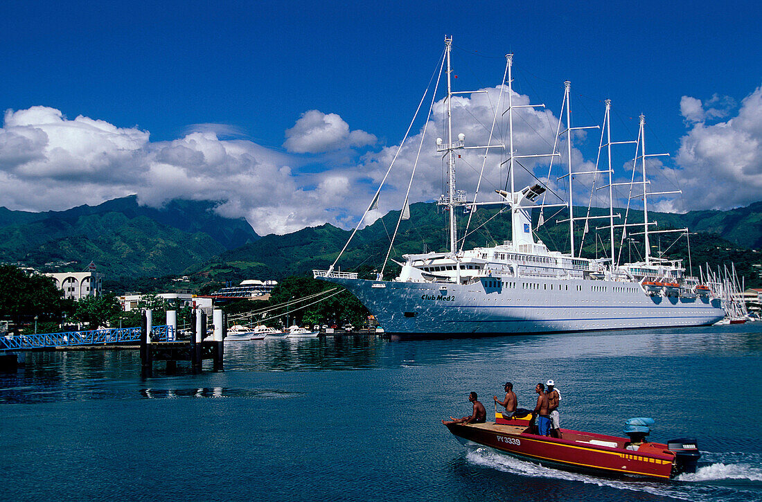 Kreuzfahrtschiff Club Med 2, Hafen im Zentrum von Papeete Tahiti, Franzoesisch-Polynesien