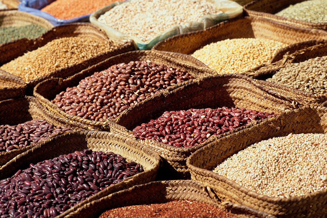 Marktstand, Huelsenfruechte, Stonetown Sansibar, Tansania