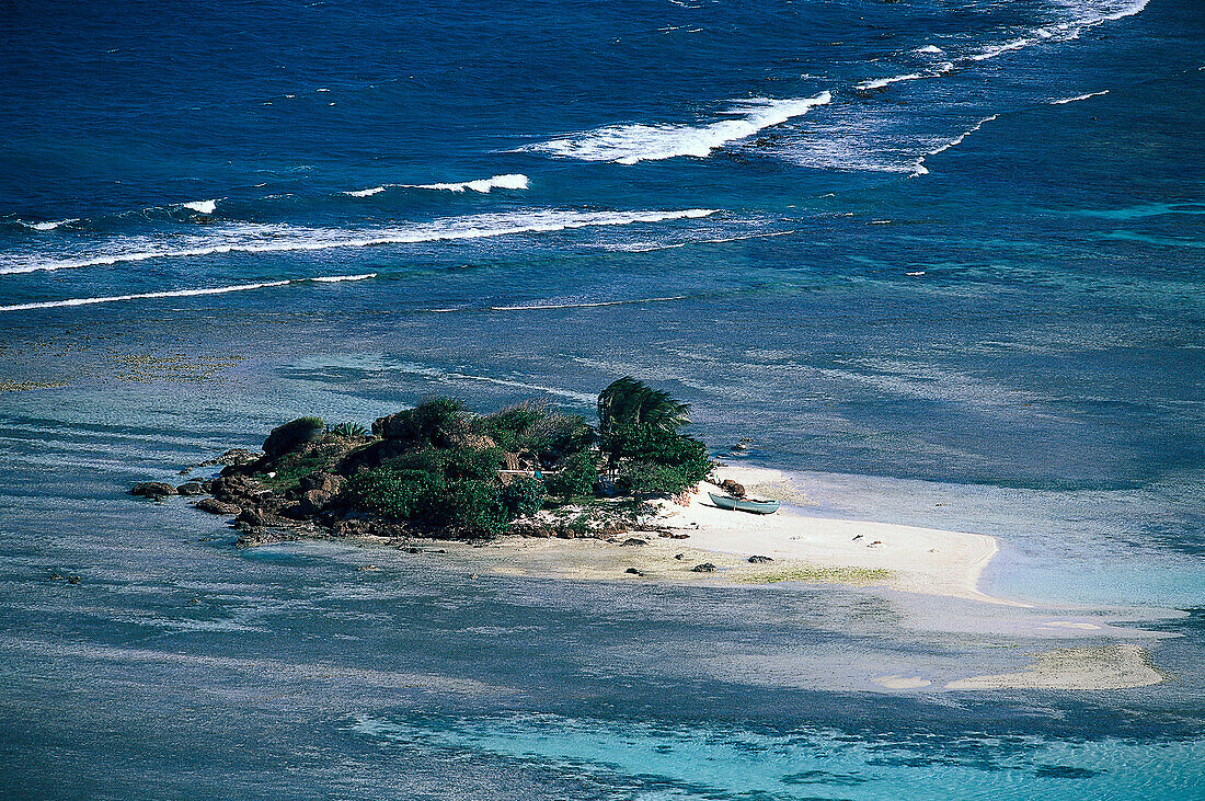 High angle view at an uninhabited island, St. Vincent & Grenadines Karibik, Caribbean, America