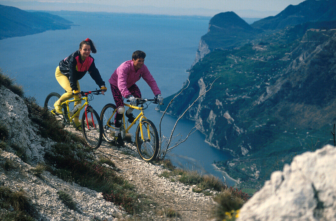 Mountainbiketour durch die Berge, Gardasee, Trentino Italien