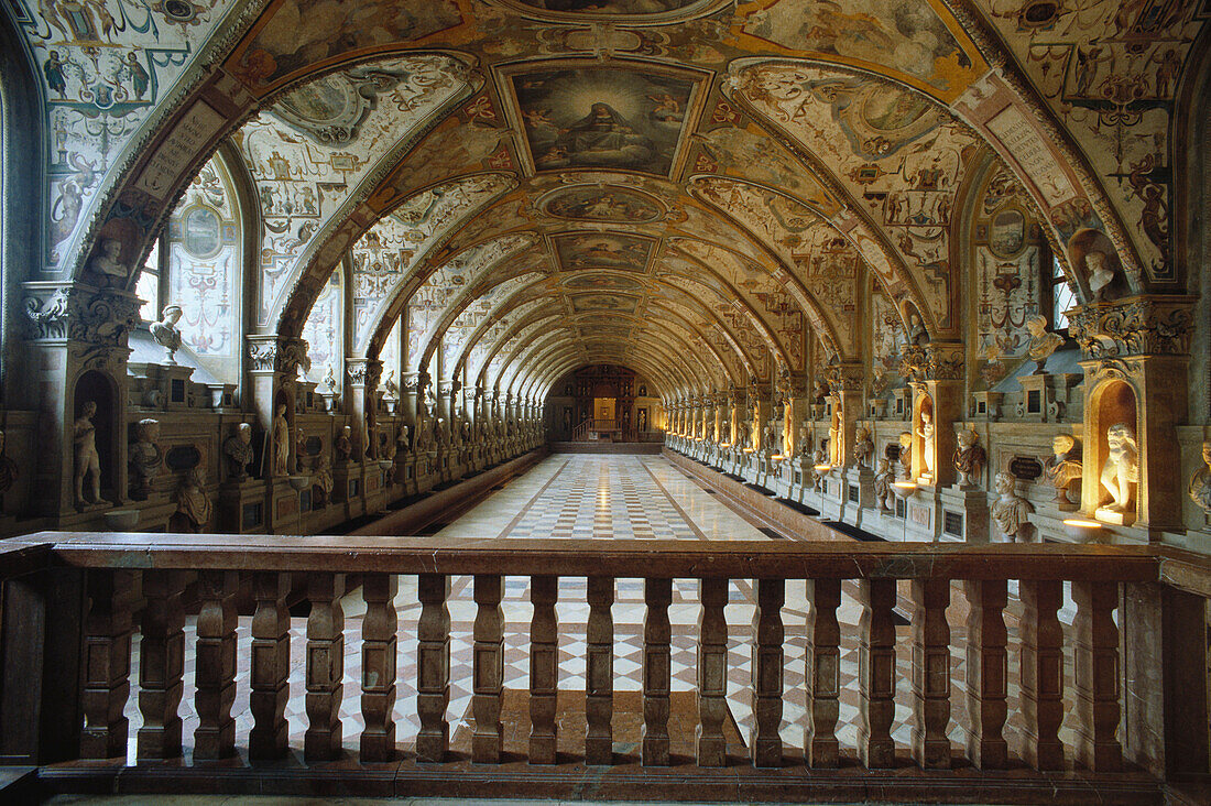 Antiquarium, ein bedeutender Renaissancesaal in der Münchner Residenz, München Bayern, Deutschland