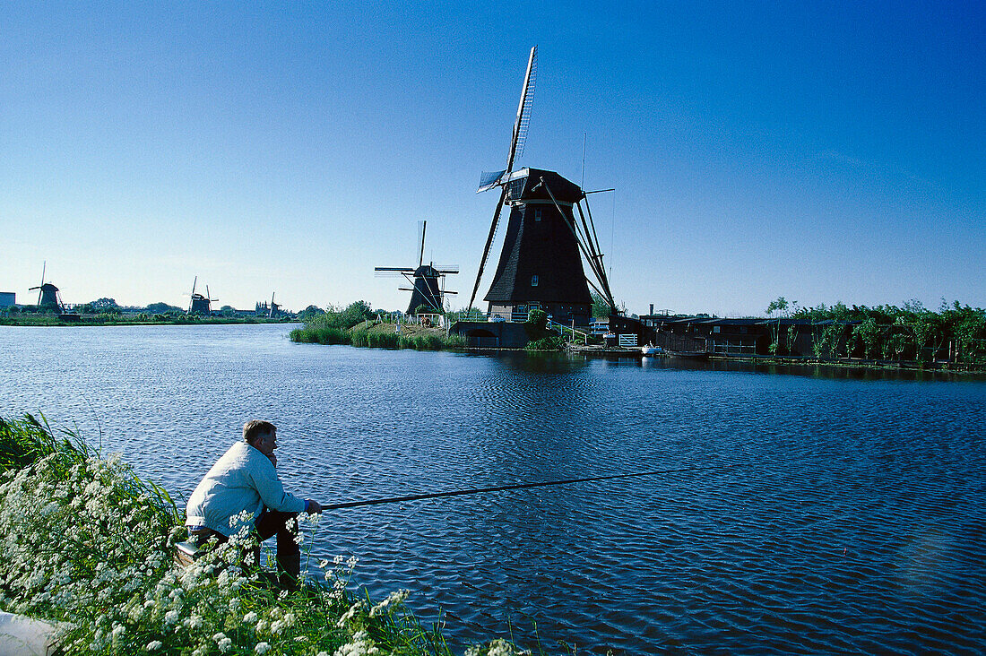 Windmühle und Angler, Kinderdijk, Niederlande