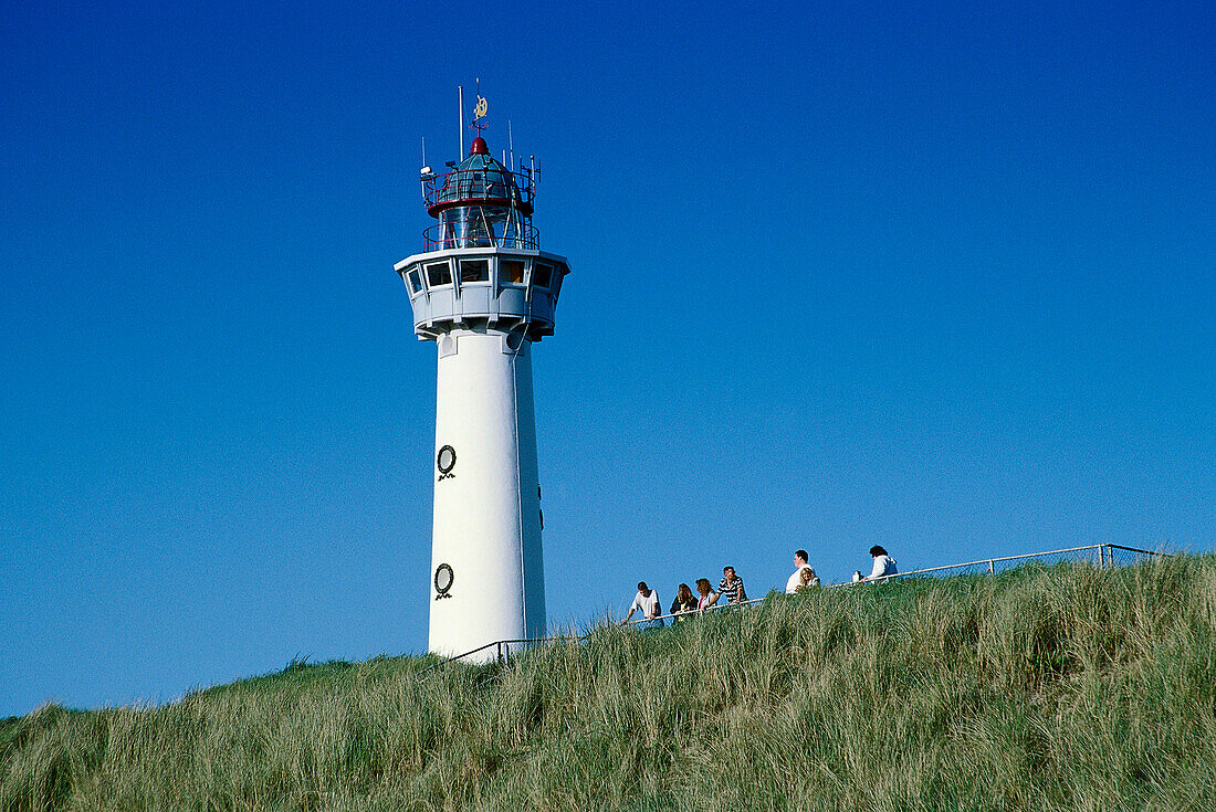 Leuchtturm am Strand, Egmond aan Zee, Niederlande