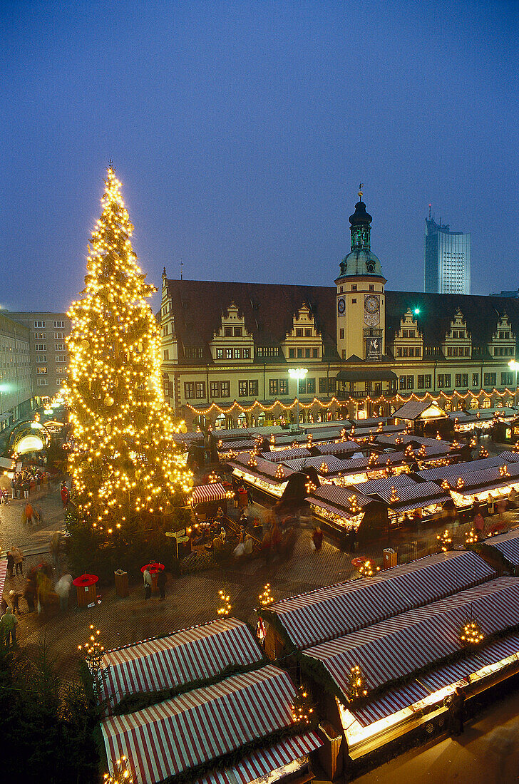 Weihnachtsmarkt und Rathaus, Leipzig, Sachsen, Deutschland
