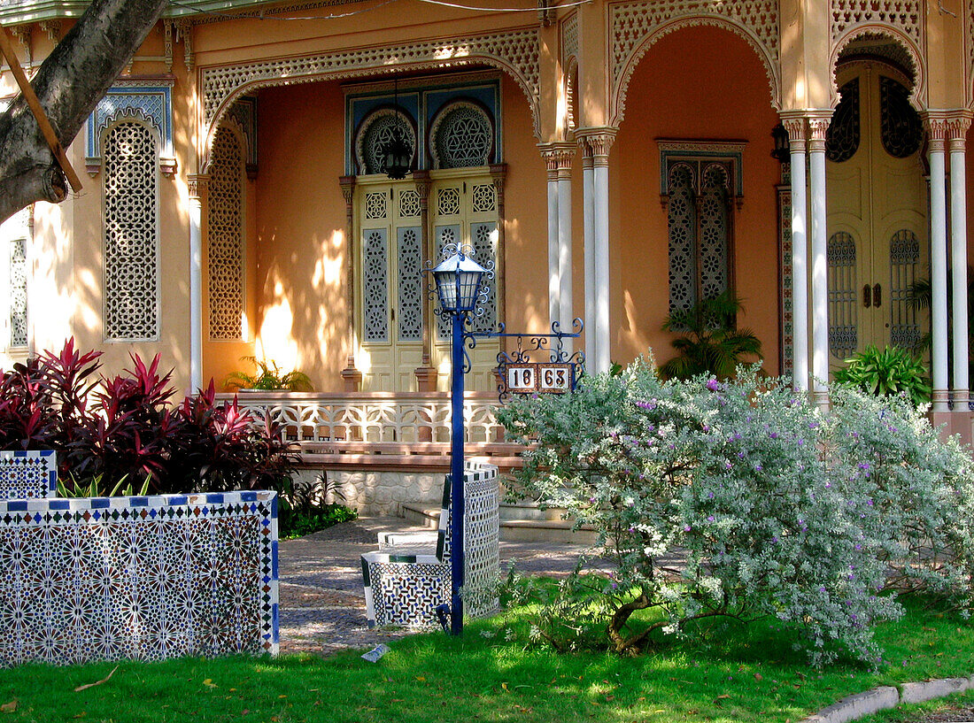 Exterior view of the Casa Roman with garden, Cartagena de Indias, Colombia, South America