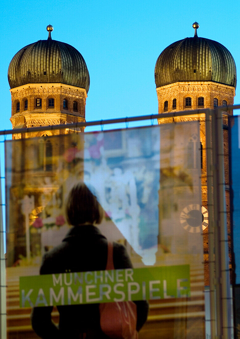 Münchner Kammerspiele und Liebfrauendom, Münchner Kammerspiele, Theater Event, Cathedral of our Lady, Frauenkirche, Munich, Bavaria, Germany
