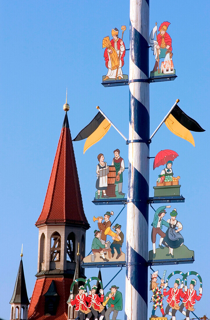 Maibaum, Maypole at the Viktualienmarkt, Bavarian Tradition, Munich, Bavaria, Germany