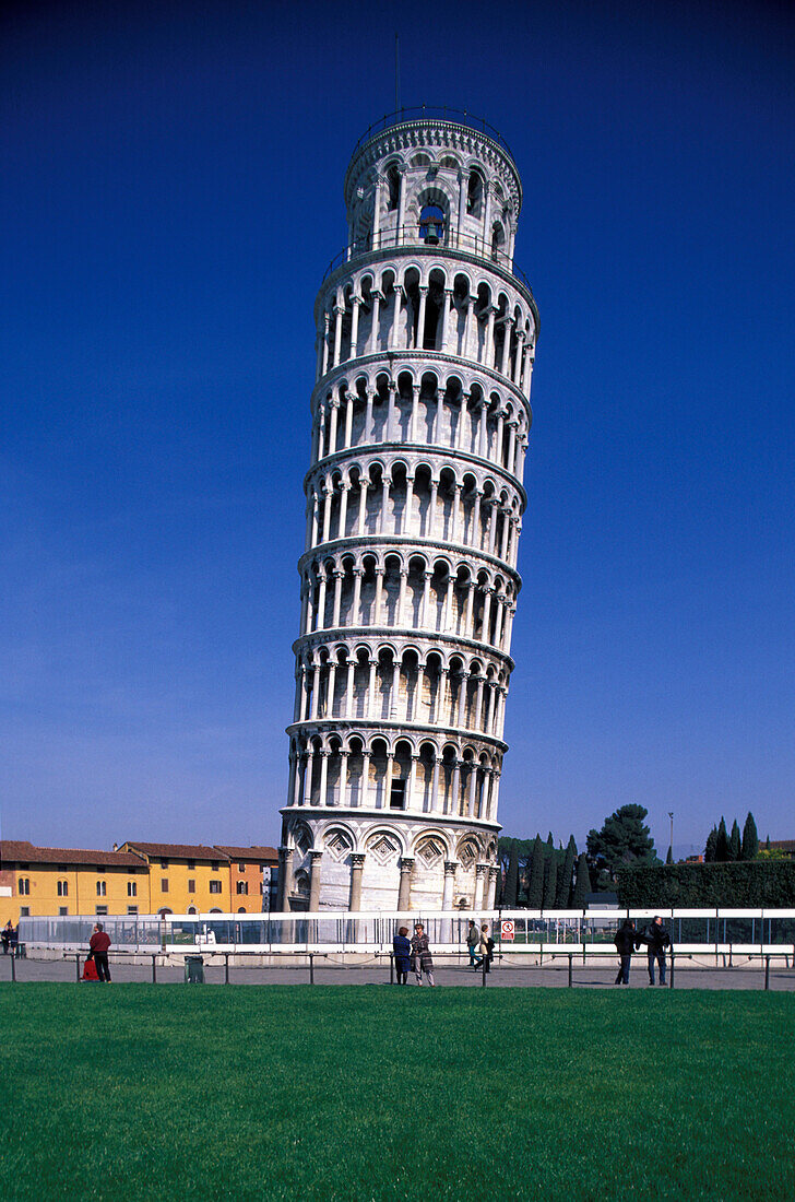 The leaning tower under blue sky, Pisa, Tuscany, Italy, Europe