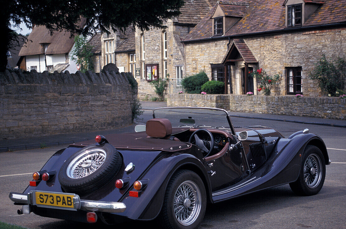 Vintage car in front of houses at medieval village of Bretforton, Cotswolds, Gloucestershire, England, Great Britain, Europe