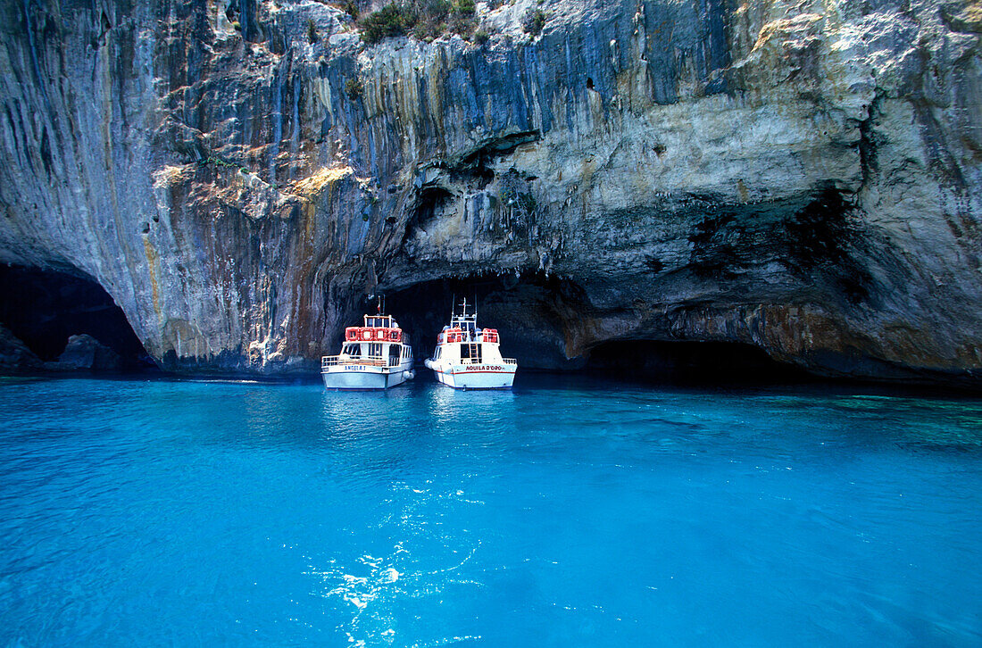 Eingang zur Grotta di Blue Marino, Golf von Orosei, Ogliastra, Sardinien, Italien