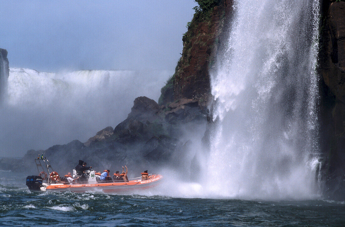 Iguacu Wasserfaelle, Bootstrip, Parana Brasilien