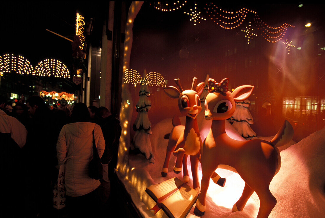 Weihnachtsdekoration in einem Schaufenster, Regent Street, London, England, Grossbritannien, Europa