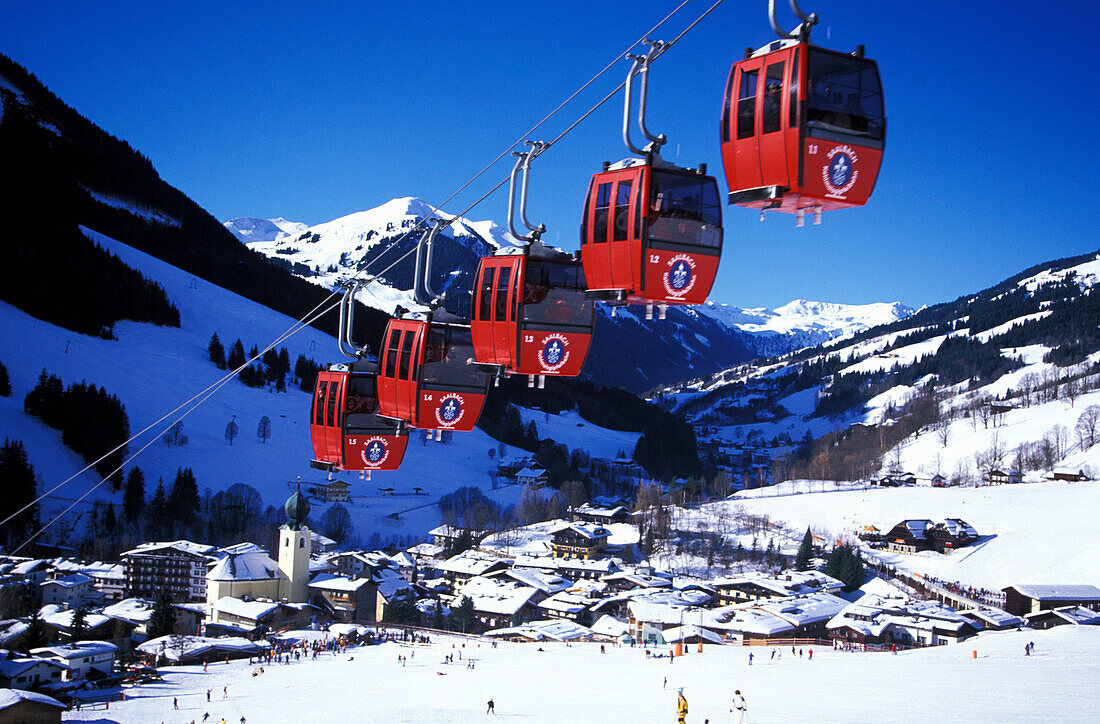 Cable car in front of snowy landscape, Kohlmaisbahn, Saalbach, Salzburger Land, Austria, Europe