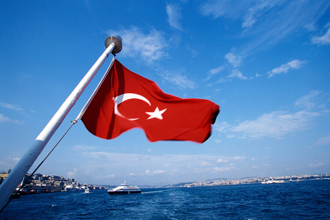 Türkische Fahne, Bosporus Bootsfahrt, Istanbul, Türkei