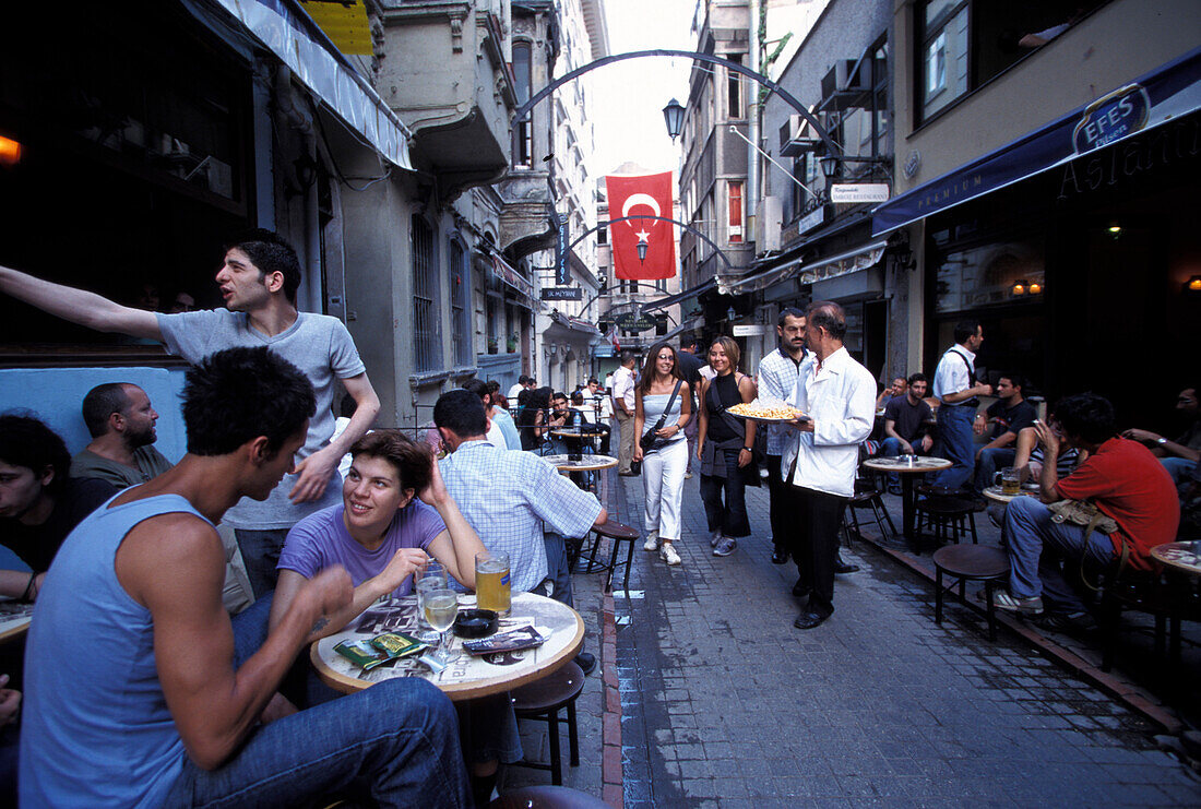 Bar, Straßencafe, Beyoglu, Istanbul, Türkei