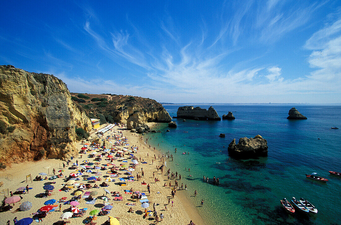 Sandy beach with sunshades, Praia do Dona Ana, Lagos, Algarve, Portugal, Europe