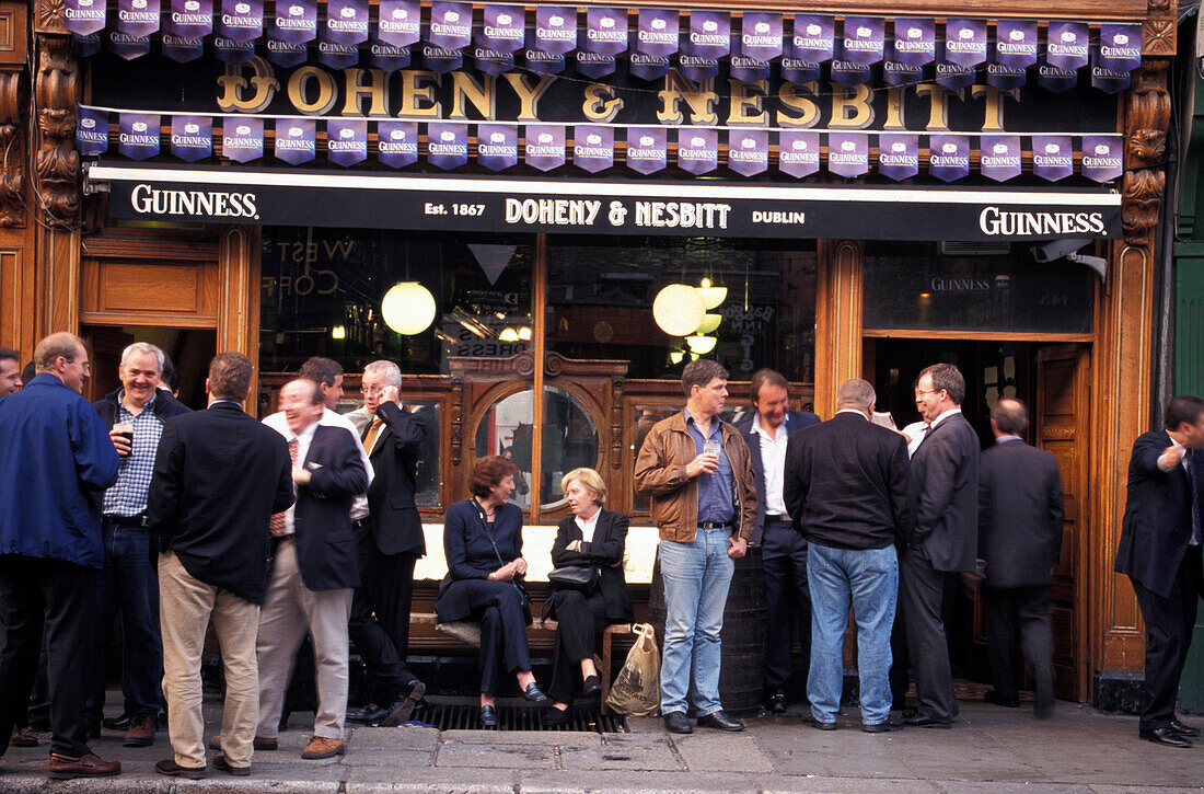 People in front of the Doheny &amp; Nesbit Pub, Dublin, Ireland, Europe