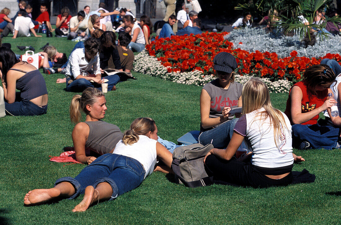 People relaxing at St. Stephen' s Green park, Dublin, Ireland, Europe