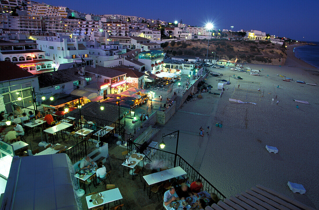 Blick über die Praia dos Pescadores mit Restaurants, Albufeira, Algarve, Portugal