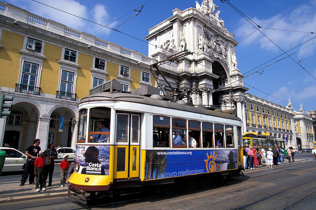 Electrico, Arco Triunfal, Praca do Comércio Lisbon, Portugal
