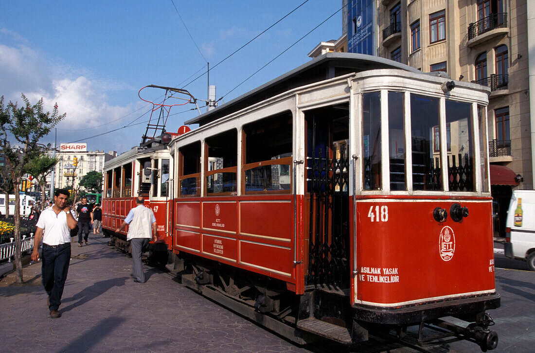 Tramway, Istiklal Cadessi, Beyoglu Istanbul, Turkey