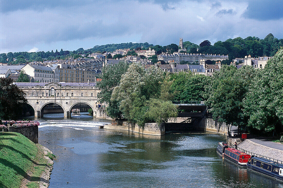 Pulteney Bridge and River Avon, Bath, Somerset, England