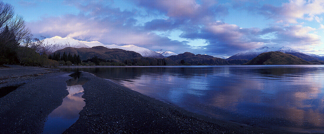 Sonnenaufgang am Lake Wanaka, Glendhu Bay, nahe Wanaka, Südinsel, Neuseeland