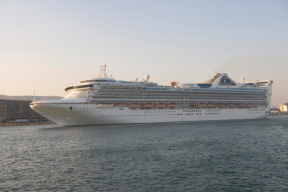 Kreuzfahrtüberzug Grand Princess, Piräus Hafen, Attika, Griechenland