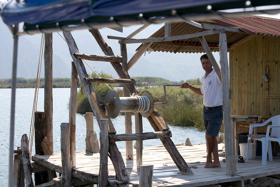 Fischfang, Dalyan Fluss, Antalya, Türkische Riviera, Türkei